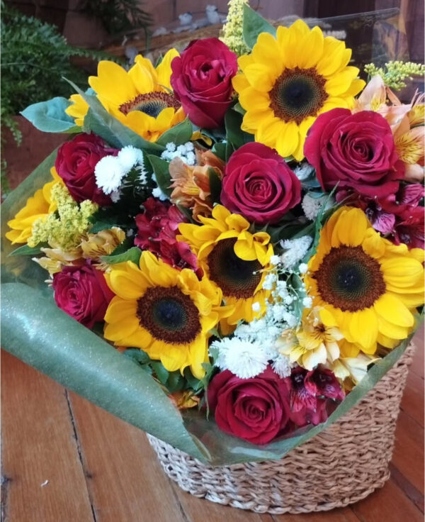 BUQUÊ 6 ROSAS + 6 GIRASSÓIS