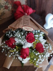 BUQUÊ 4 ROSAS VERMELHAS