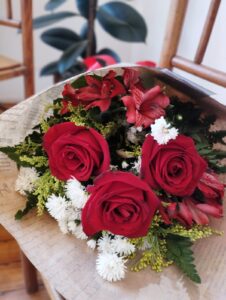 BUQUÊ 3 ROSAS VERMELHAS