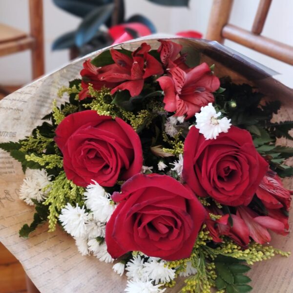 BUQUÊ 3 ROSAS VERMELHAS