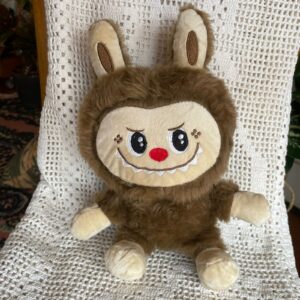 LABUBU MARROM